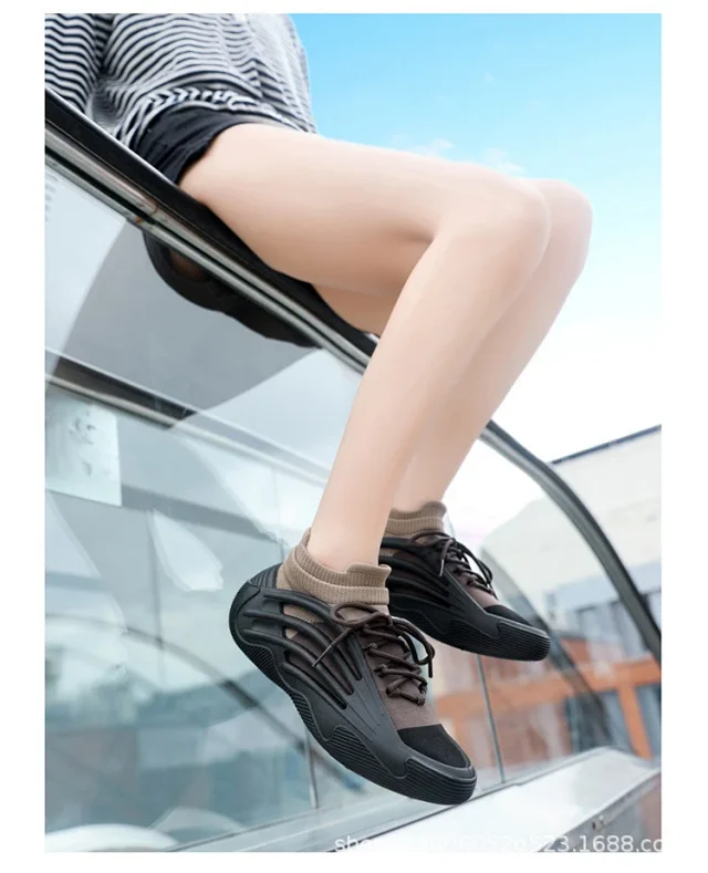 Lightweight Flyknit Women's Sneakers Detail