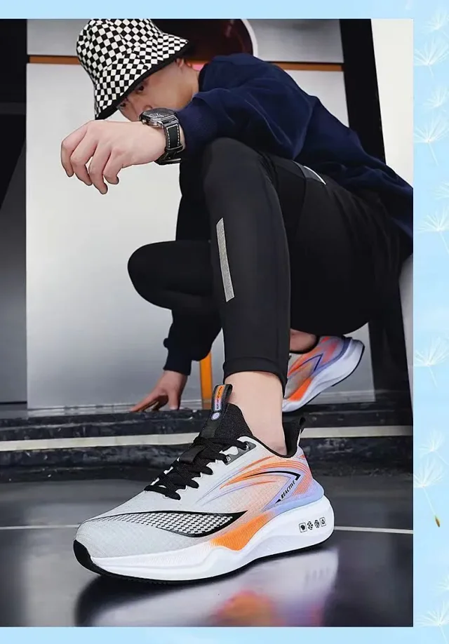 Men's Oversized Korean Flyknit Runners 2025 Detail