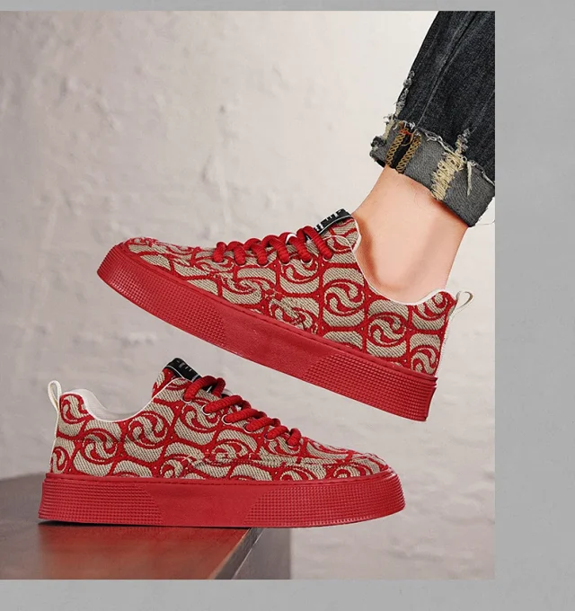 Men's Plus Size Embroidered Canvas Low-Tops Detail