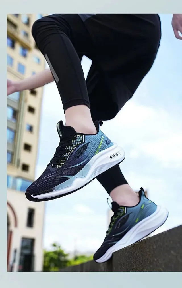 Men's Spring 2025 Knit Soft Lightweight Runner Style Detail