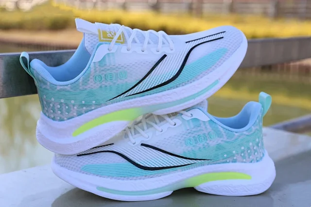 Men's Ultra-Light Mesh Running Casual Shoes Detail