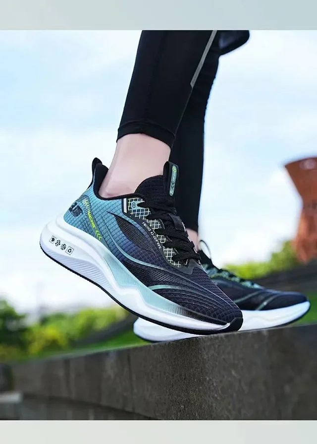 Men's Spring 2025 Knit Soft Lightweight Runner Style Detail