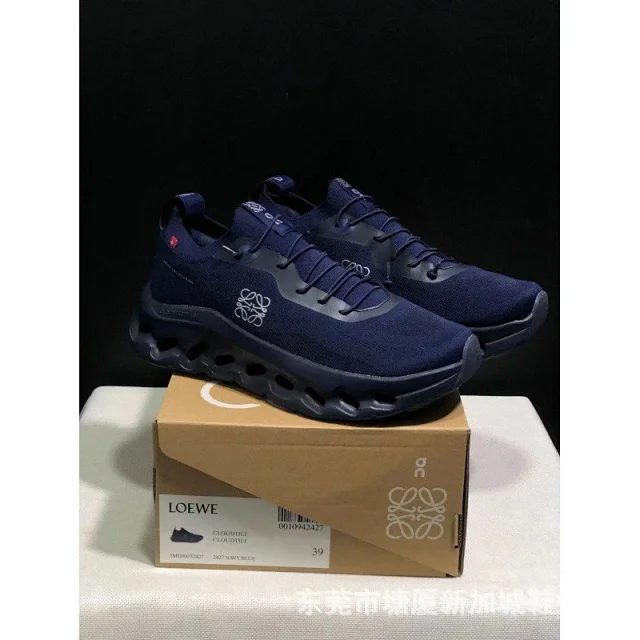 On CloudTilt Unisex Breathable Cushioned Sneakers Detail