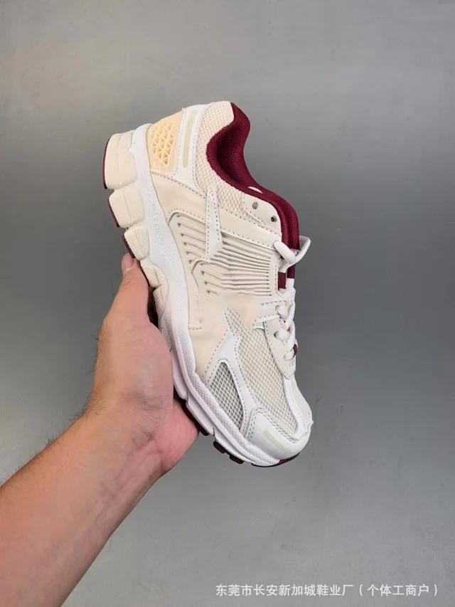 Nike Vomero 5 Low Retro Running Shoes Detail