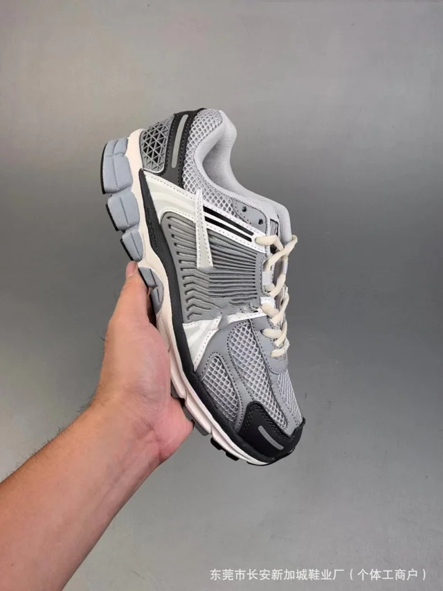 Nike Vomero 5 Low Retro Running Shoes Detail