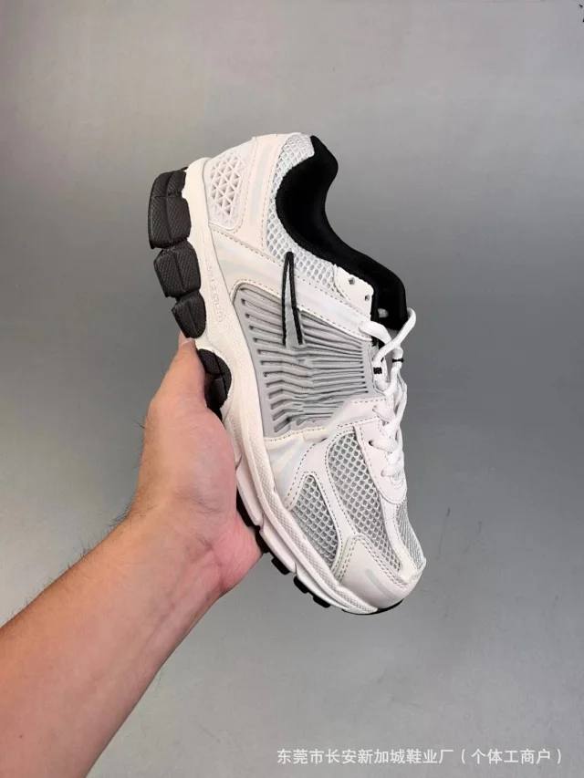 Nike Vomero 5 Low Retro Running Shoes Detail