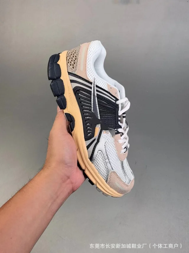 Nike Vomero 5 Low Retro Running Shoes Detail