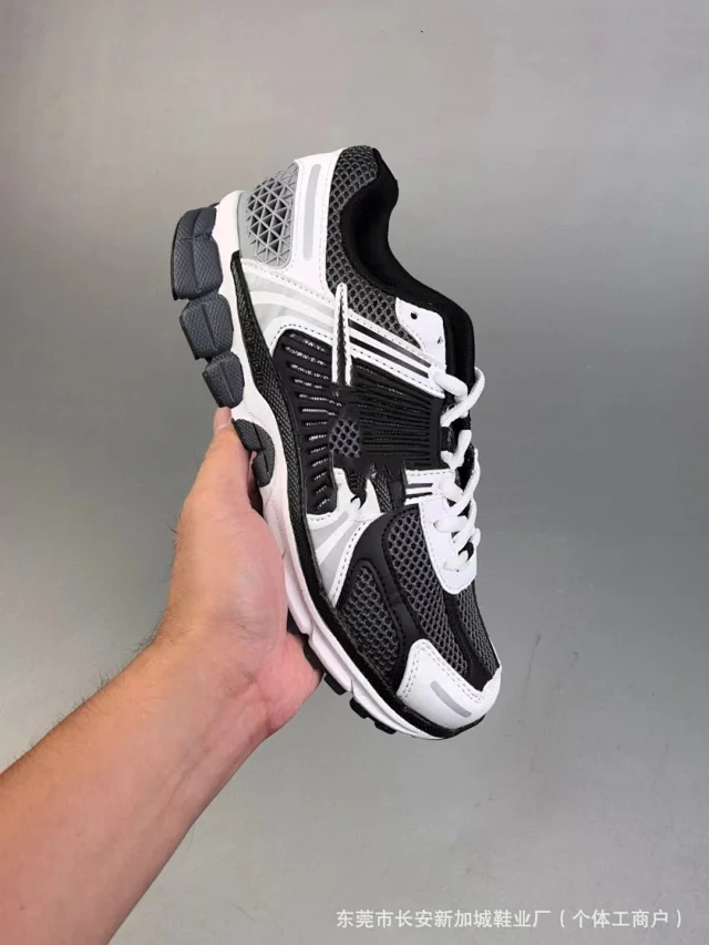 Nike Vomero 5 Low Retro Running Shoes Detail