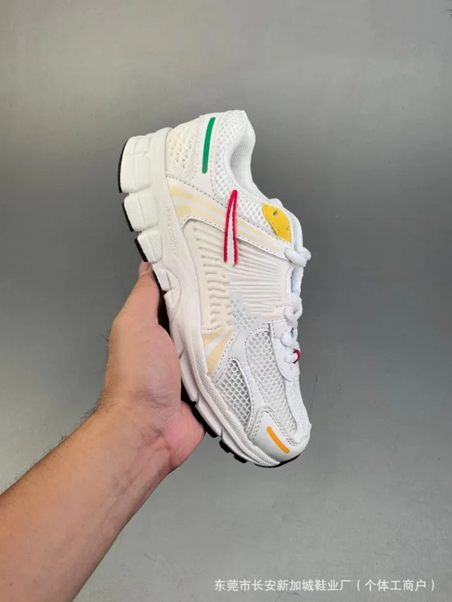 Nike Vomero 5 Low Retro Running Shoes Detail