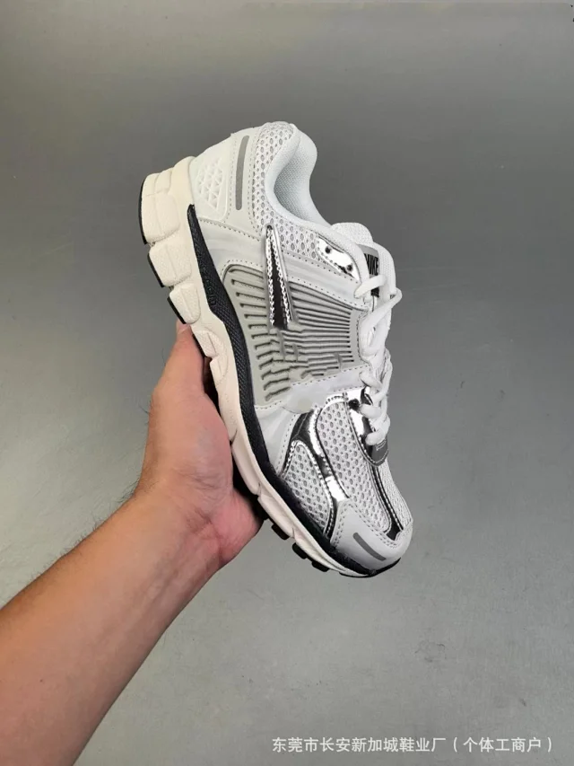 Nike Vomero 5 Low Retro Running Shoes Detail