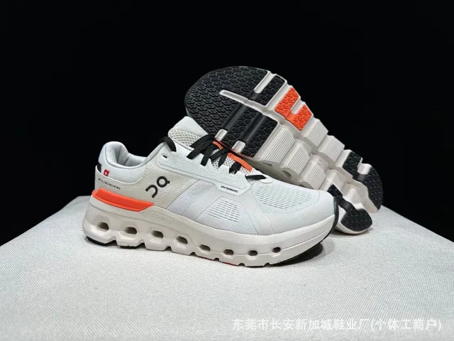 Cloudrunner2 Retro Cloud Unisex Runners Detail