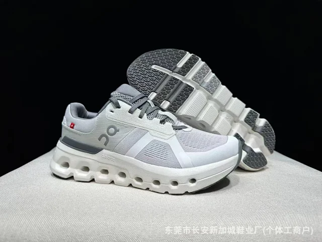 Cloudrunner2 Retro Cloud Unisex Runners Detail