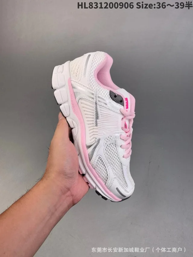 Nike Vomero 5 Low Retro Running Shoes Detail
