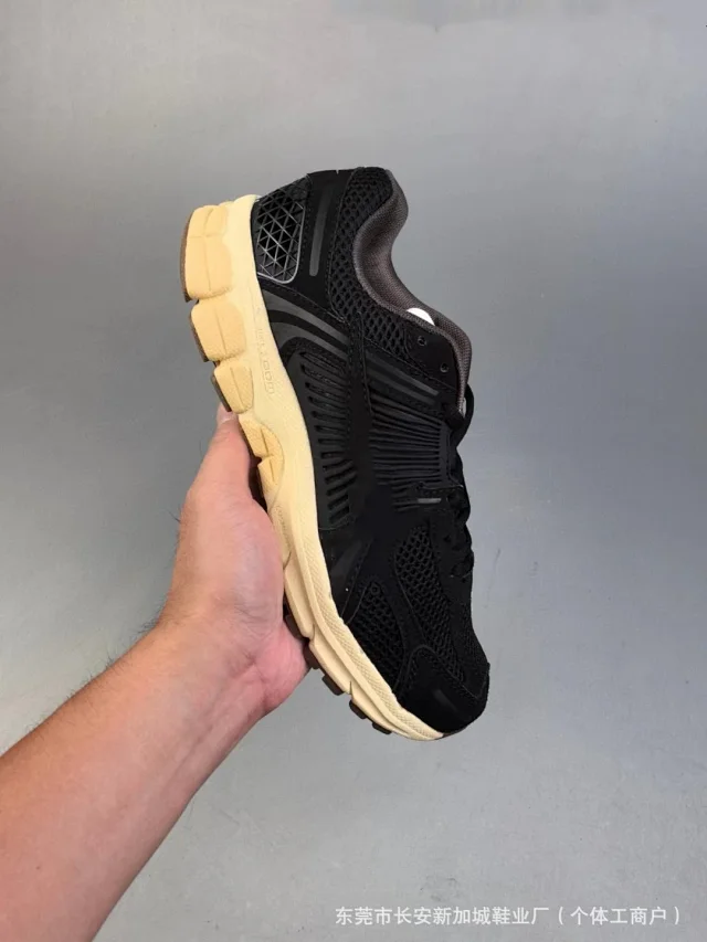 Nike Vomero 5 Low Retro Running Shoes Detail