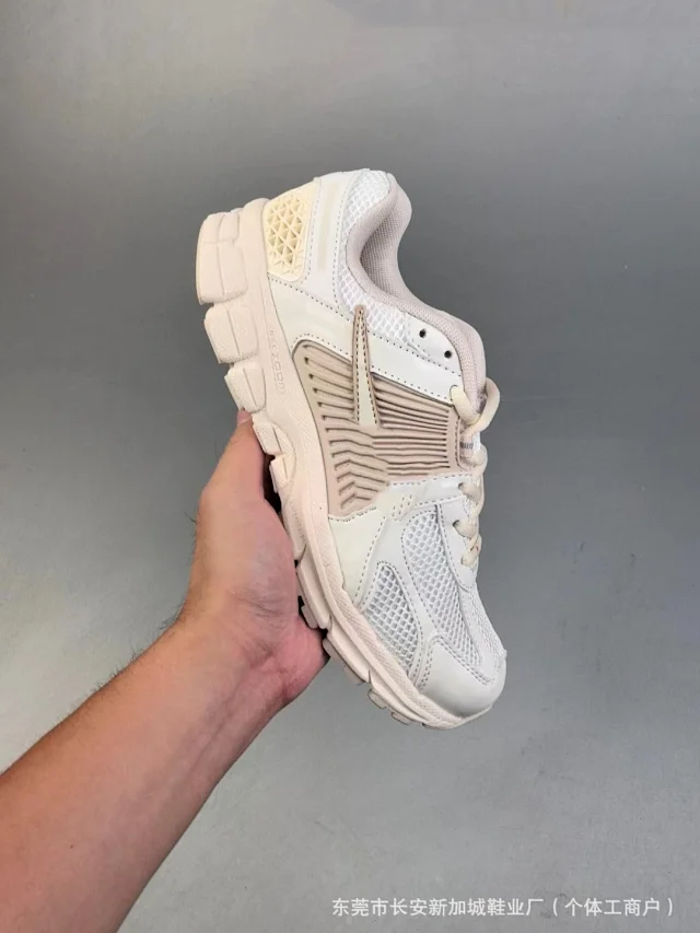 Nike Vomero 5 Low Retro Running Shoes Detail