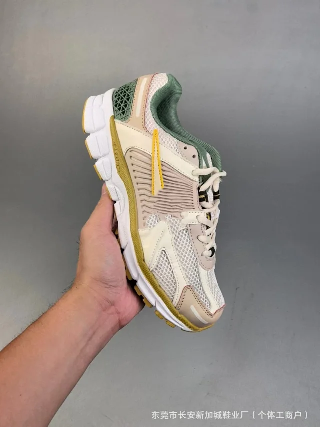 Nike Vomero 5 Low Retro Running Shoes Detail