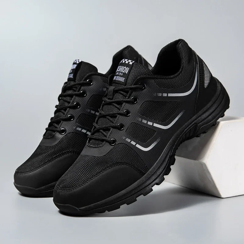 Modern Men's Black Breathable Lightweight Training Shoes