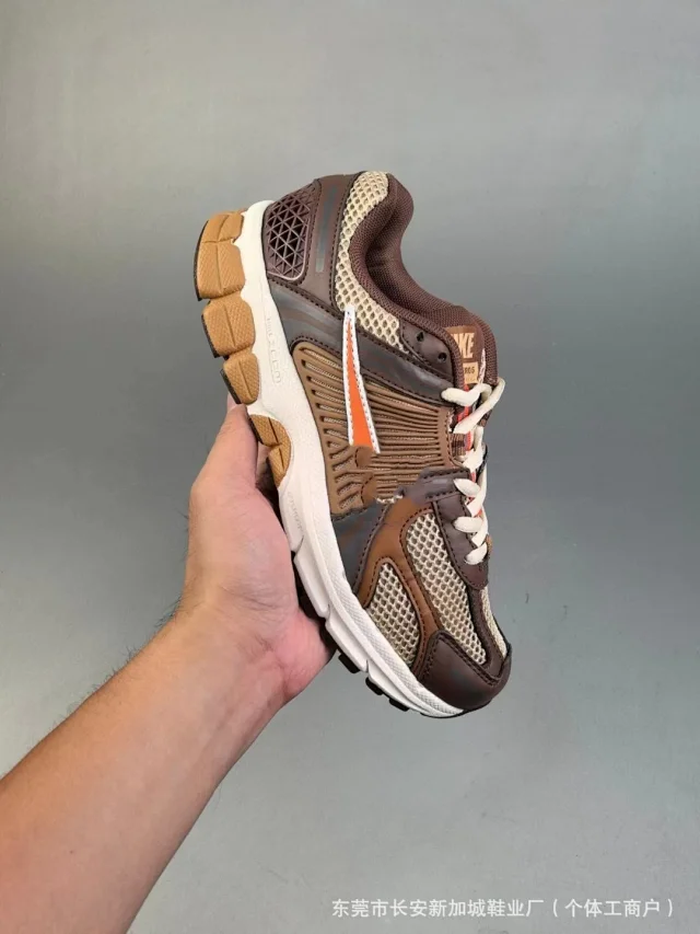 Nike Vomero 5 Low Retro Running Shoes Detail