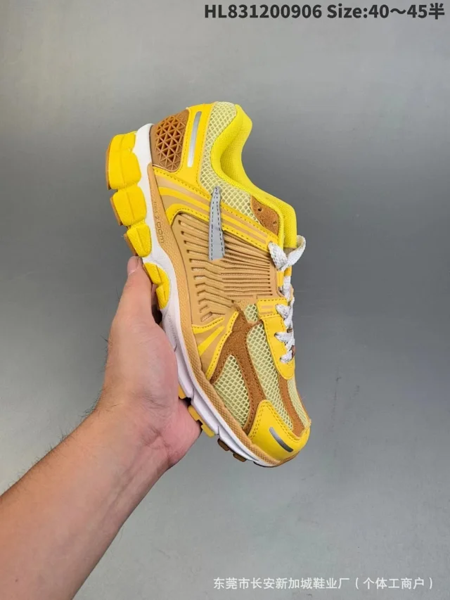 Nike Vomero 5 Low Retro Running Shoes Detail
