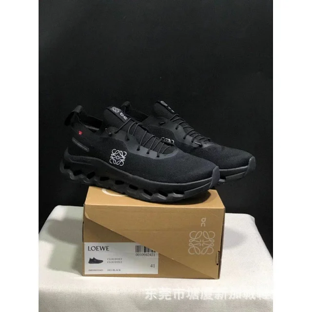 On CloudTilt Unisex Breathable Cushioned Sneakers Detail