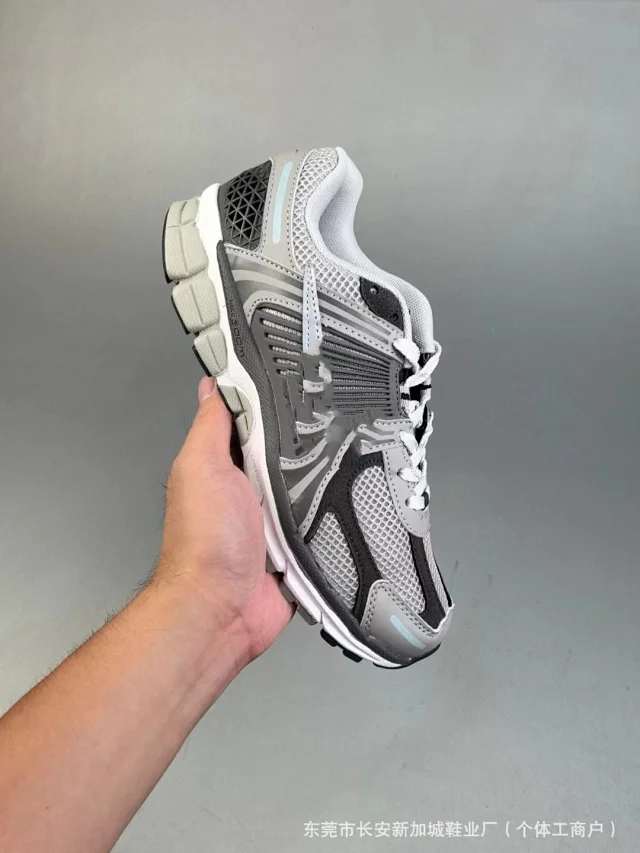 Nike Vomero 5 Low Retro Running Shoes Detail