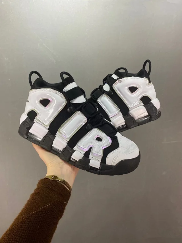Men's Pippen Uptempo UNC Blue Chameleon Detail