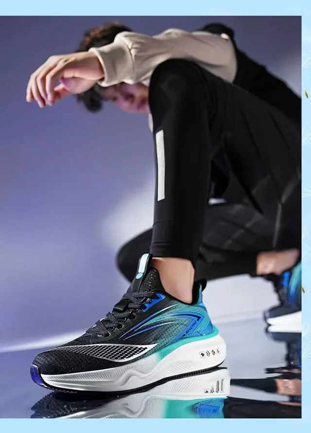 Men's Oversized Korean Flyknit Runners 2025 Detail
