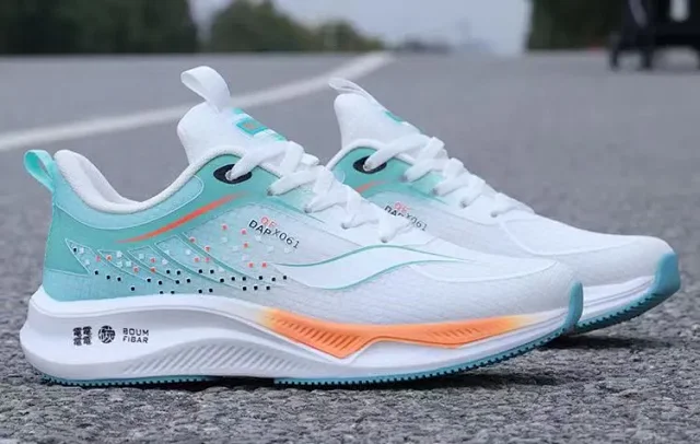 Men's Featherlight Cushioned Lifestyle Runner Detail