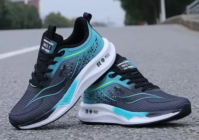 Men's Featherlight Cushioned Lifestyle Runner Detail