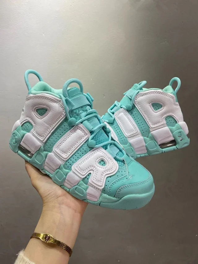 Men's Pippen Uptempo UNC Blue Chameleon Detail