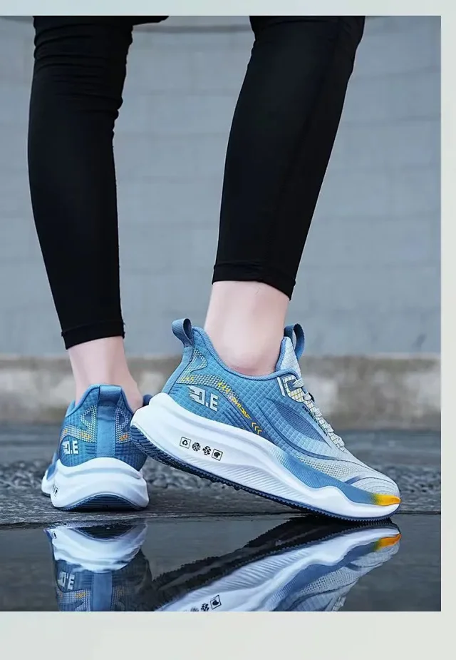 Men's Spring 2025 Knit Soft Lightweight Runner Style Detail