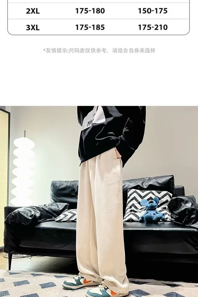 Men's Fleece-Lined Wide-Leg Sweatpants Detail