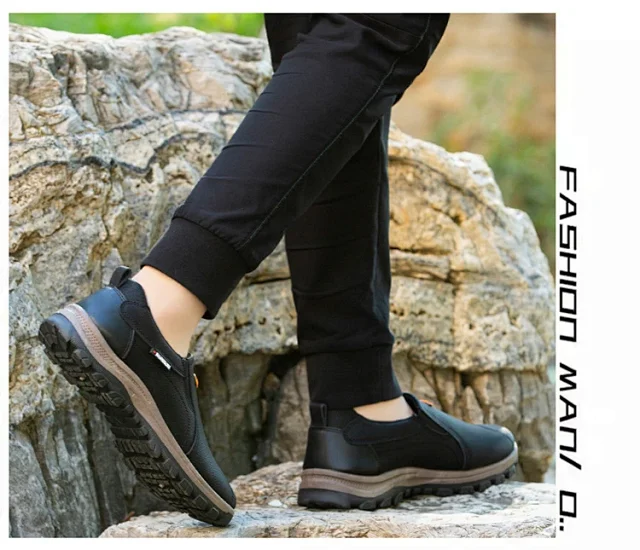 Men's Size 46 Slip-On Leather Hikers Detail