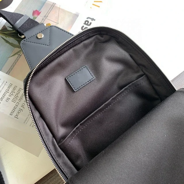 Men's 2025 Fashion Sling Bag Detail