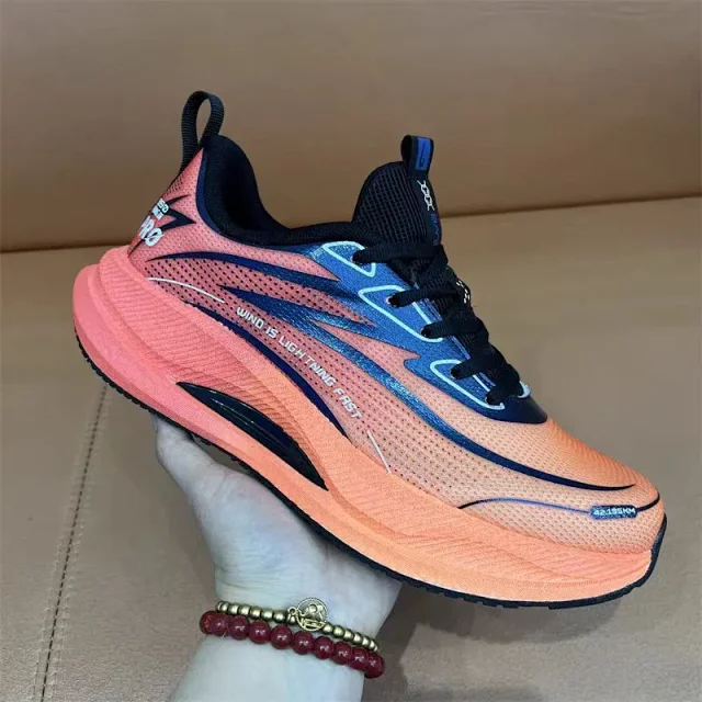 Summer Men's Gradient Mesh Running Shoes Detail