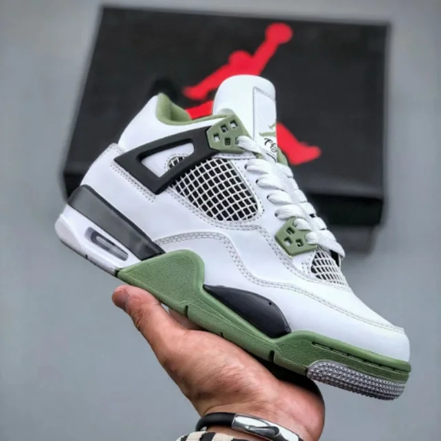 Unisex AJ4 Bugs Bunny Grey Green Basketball Detail