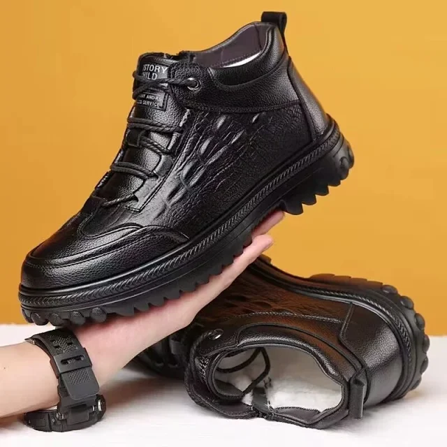 Men's High-Top Fur-Lined Winter Boots Detail