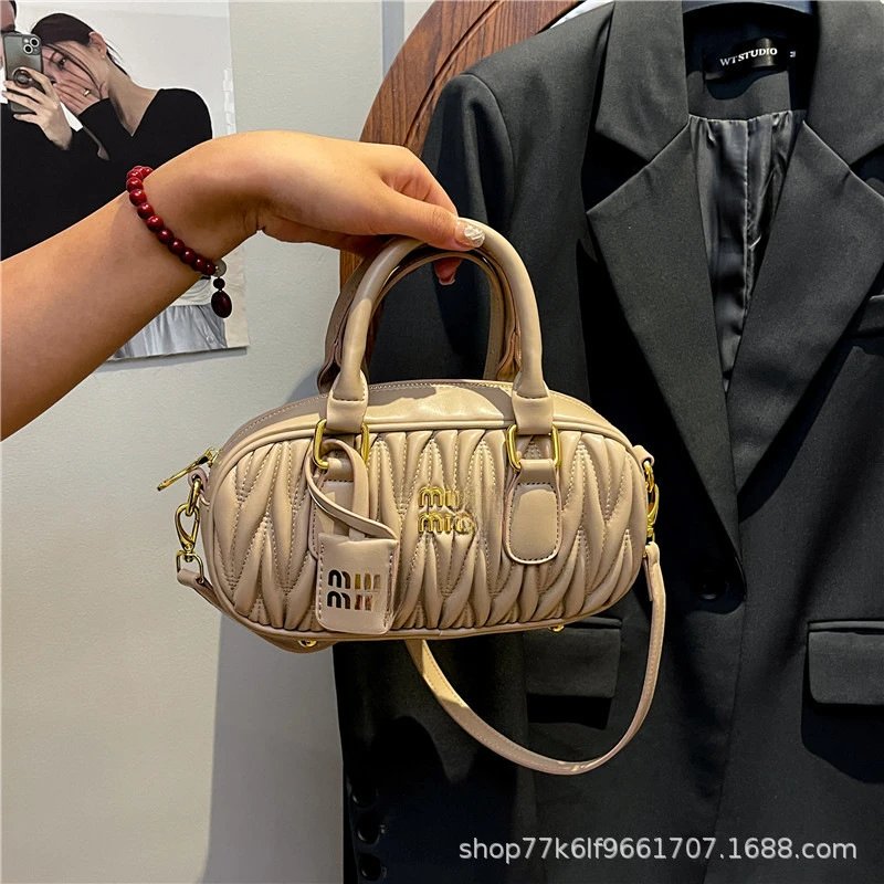 跨境bags2025新款MIU皱褶手提单肩包保龄球女包时尚斜挎枕头包包
