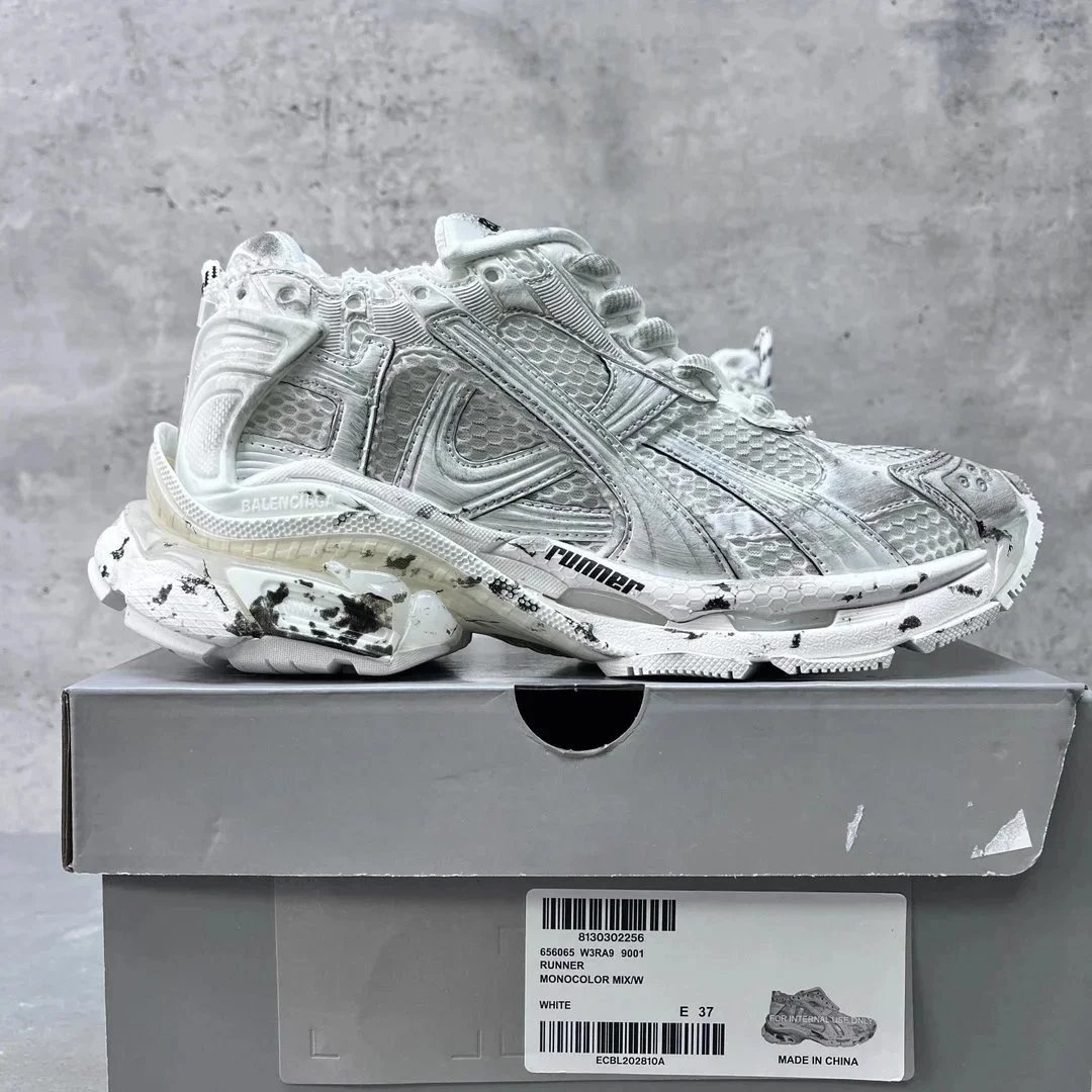 7.5 Black and White 9001