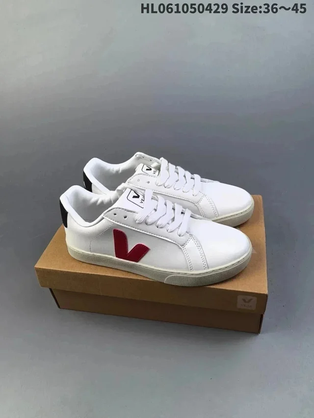 Veja Sneakers Low-top V-logo product detail image 4