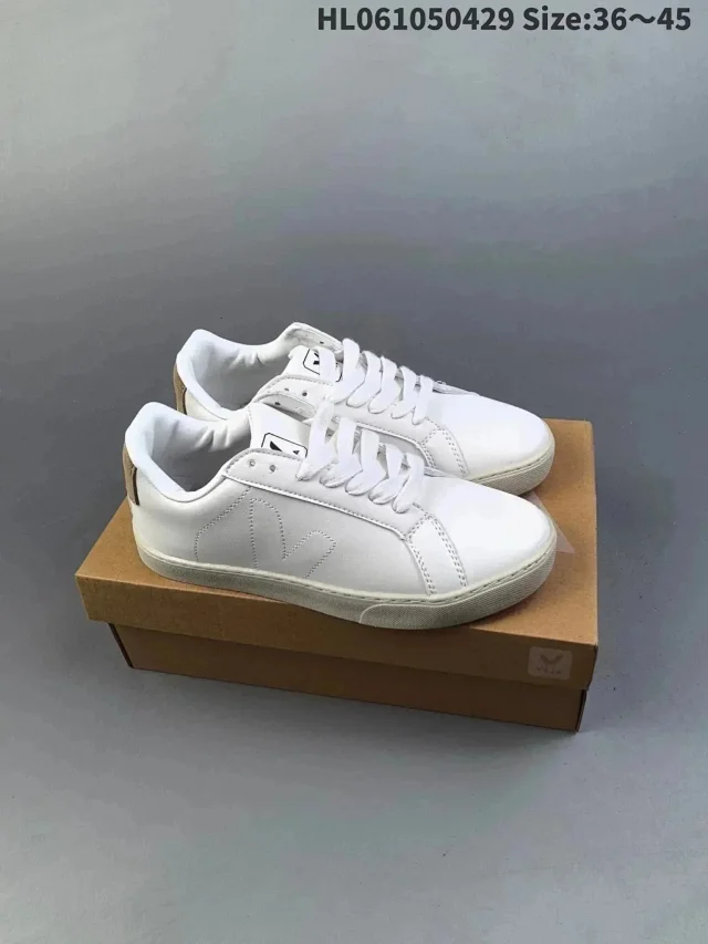 Veja Sneakers Low-top V-logo product detail image 5