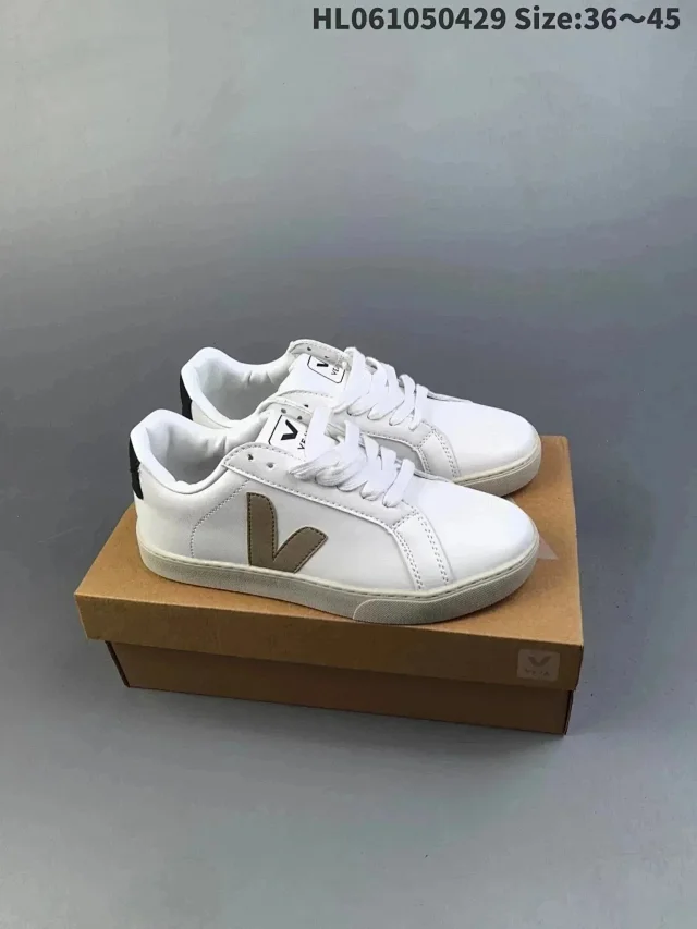 Veja Sneakers Low-top V-logo product detail image 2