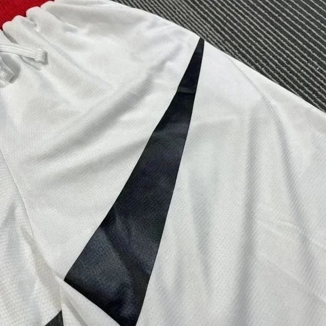 Nike Shorts Drawstring with reflective side stripes and zip pocket product detail image 5