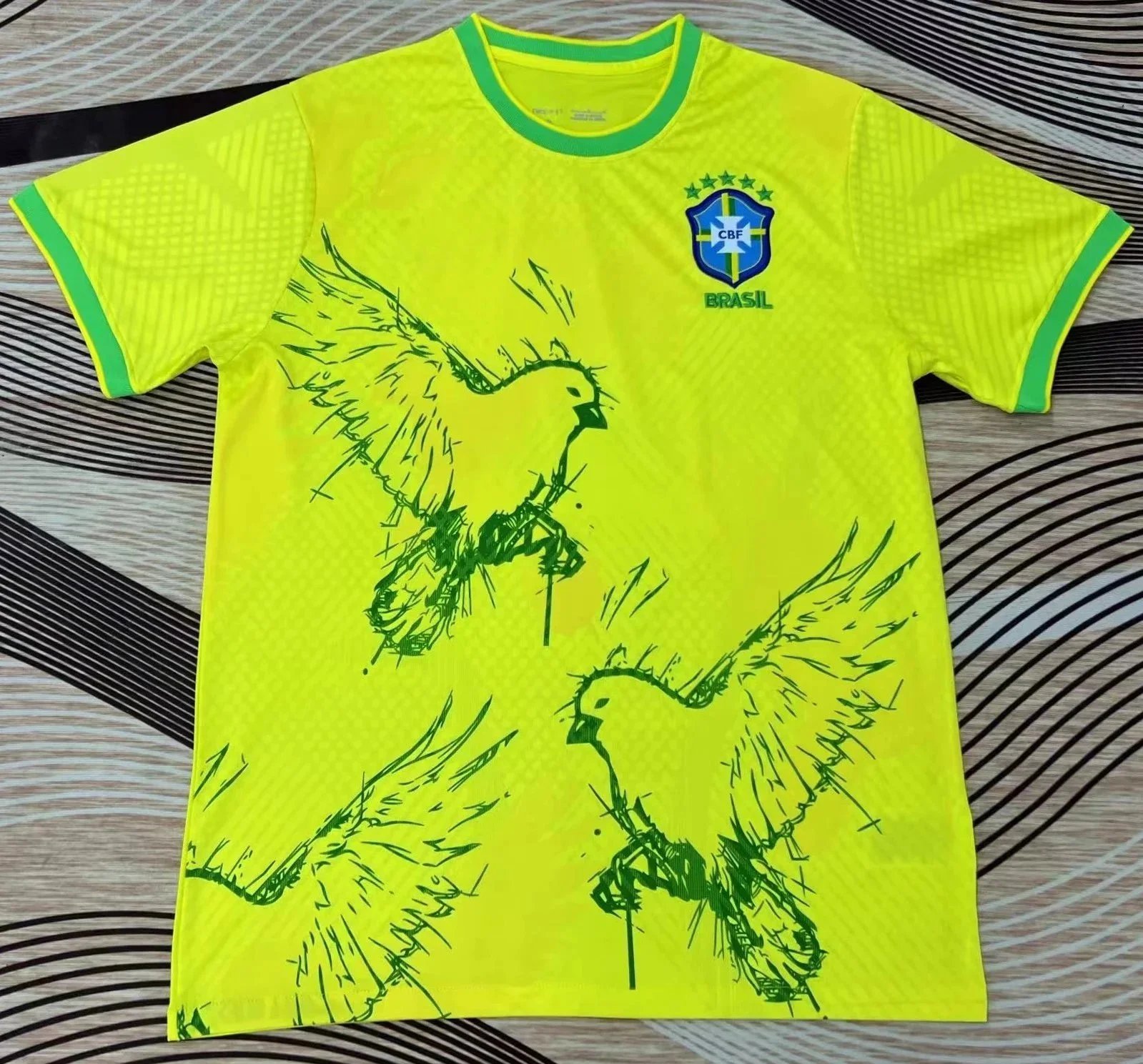 2022巴西小鸟黄色