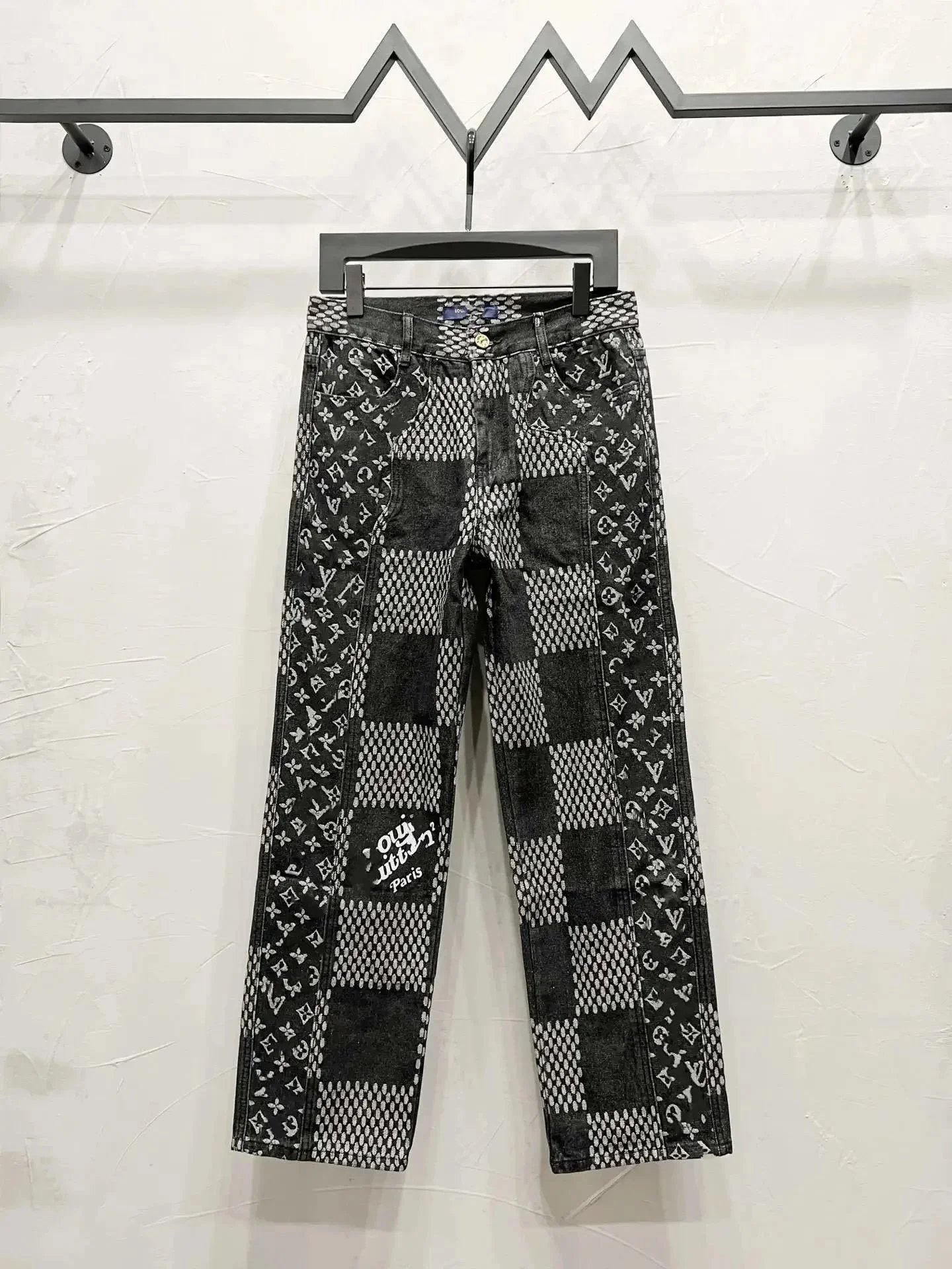 LYM906