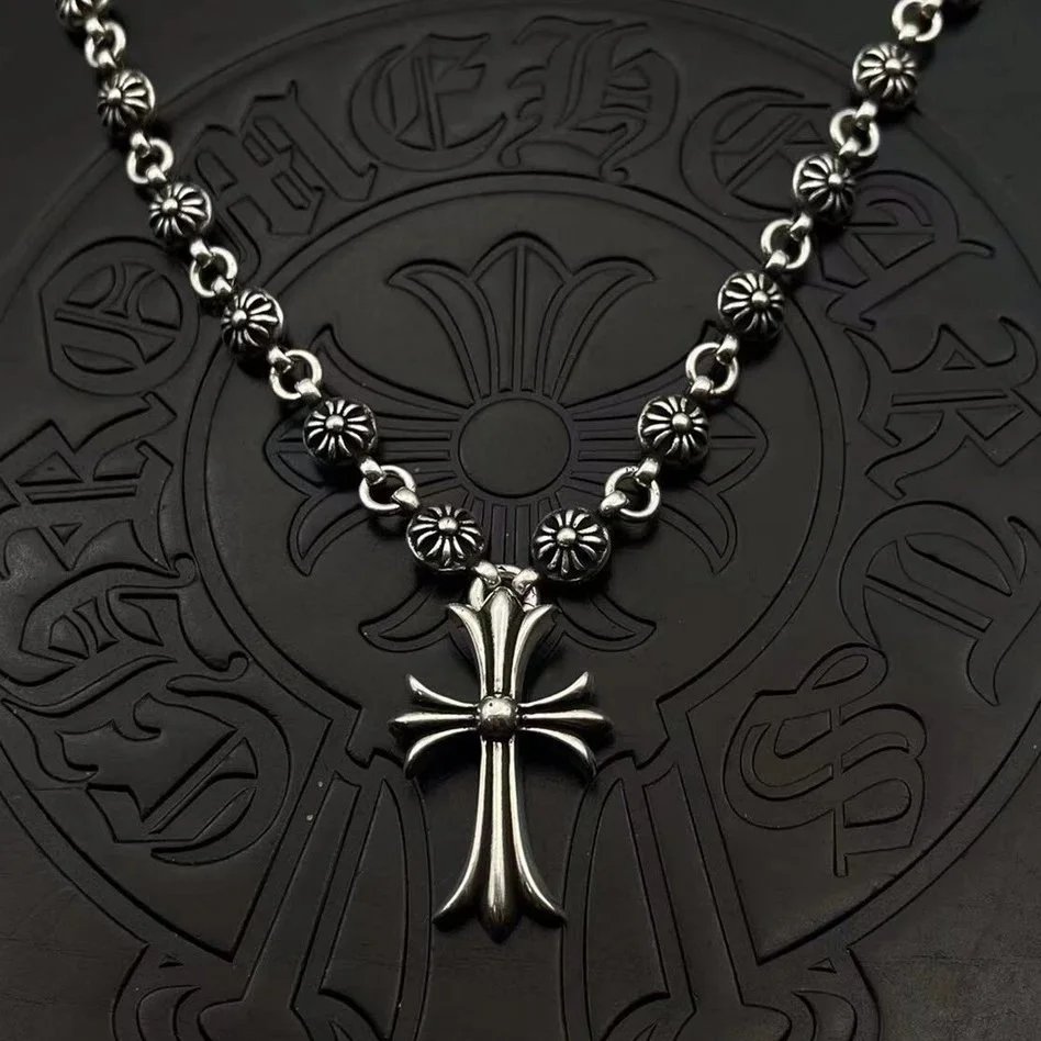 Fashionable and versatile necklace