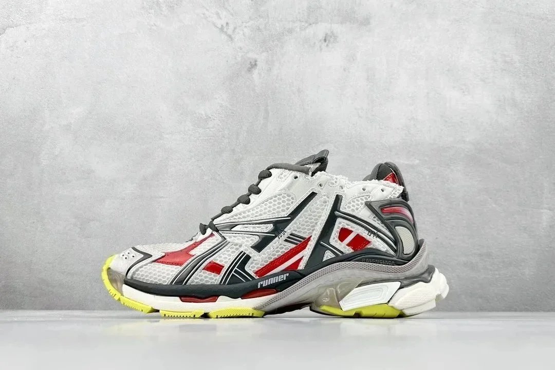 7.0 White Black Red 9167