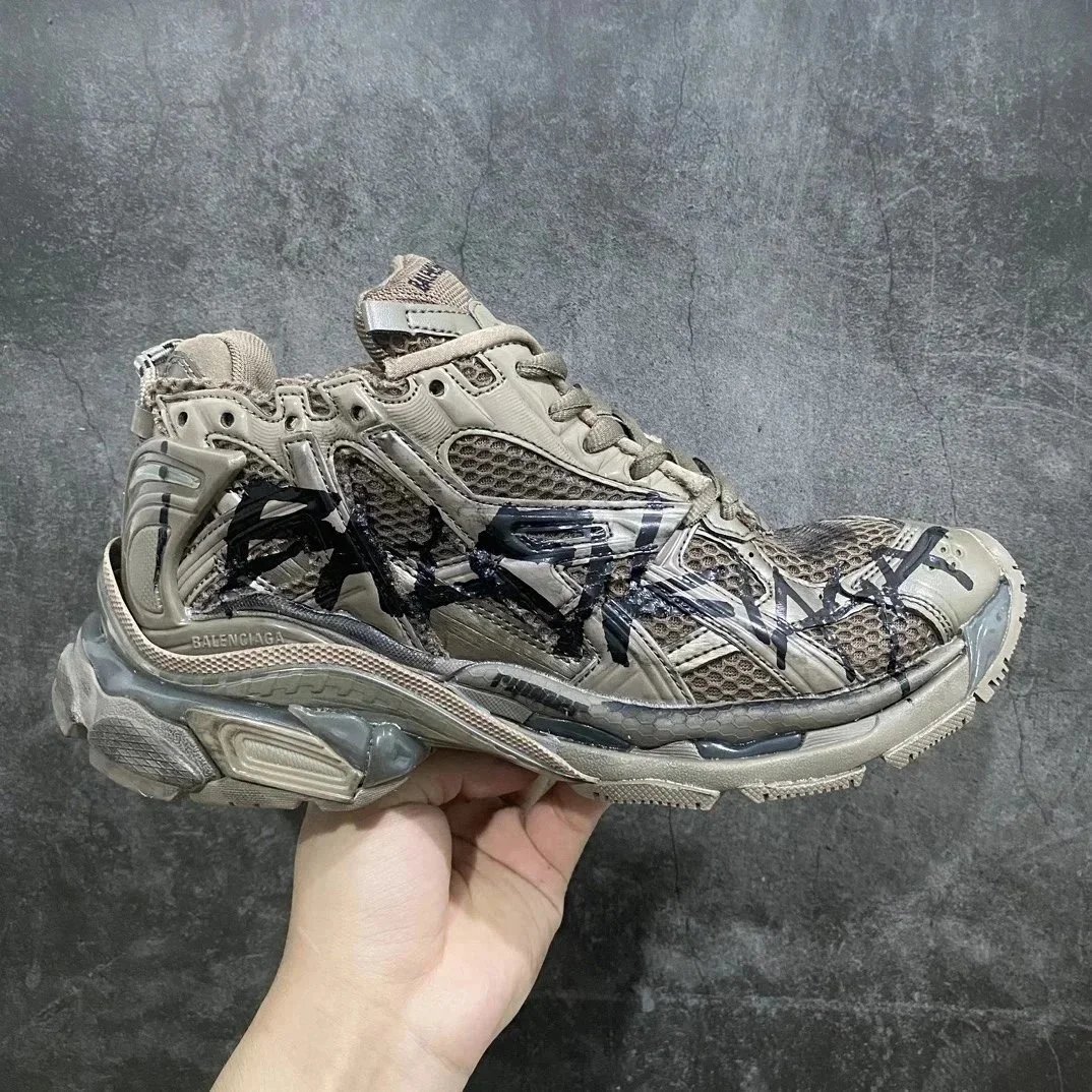 7.0 Dark Brown Graffiti 2010