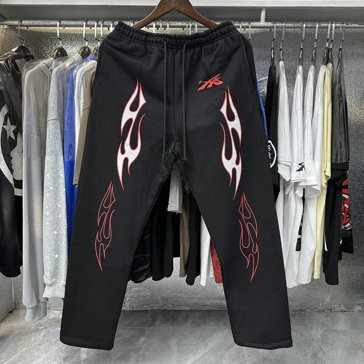 Hellstar Hoodies & Sweatshirts Graphic-print pullover hoodie with kangaroo pocket — 2320 black