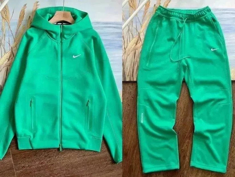 Nike Tech Fleece Full-Zip Hoodie and Joggers Tracksuit - 27